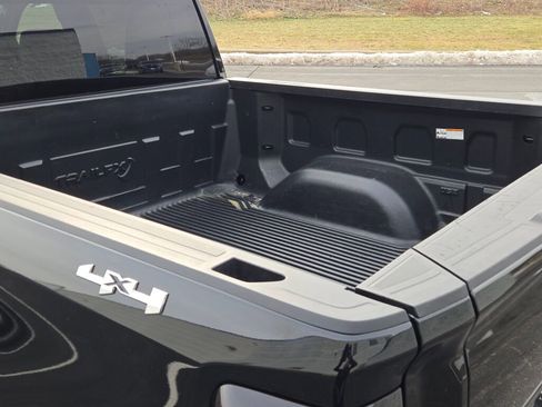 Used 2025 GMC Sierra 1500 SLT image 14