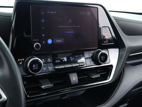 Used 2023 Toyota Highlander L image 17