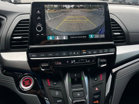 New 2026 Honda Odyssey Touring image 17
