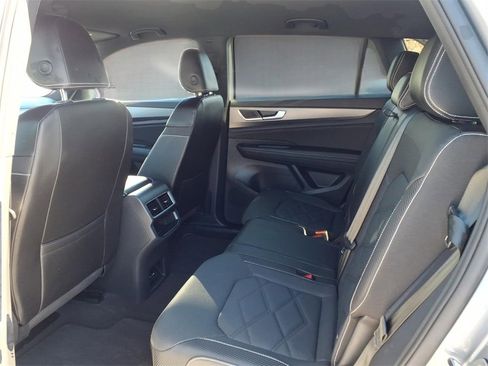 Used 2024 Volkswagen Atlas Cross Sport SE image 9
