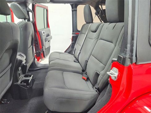 Used 2021 Jeep Wrangler Unlimited Sahara image 32