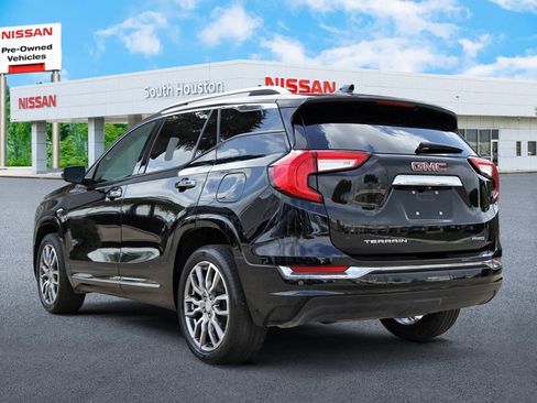 Used 2024 GMC Terrain Denali w/ Denali Premium Package image 3