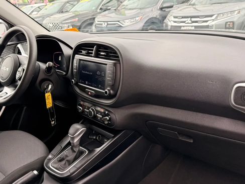 Used 2024 Kia Soul LX w/ Option Group 015 FWD image 16