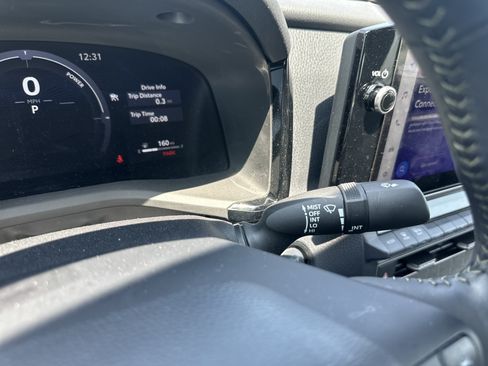 Used 2025 Toyota Camry XLE AWD/4WD image 22