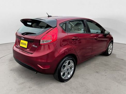 Used 2013 Ford Fiesta Titanium w/ Black Sport Appearance Pkg FWD image 5