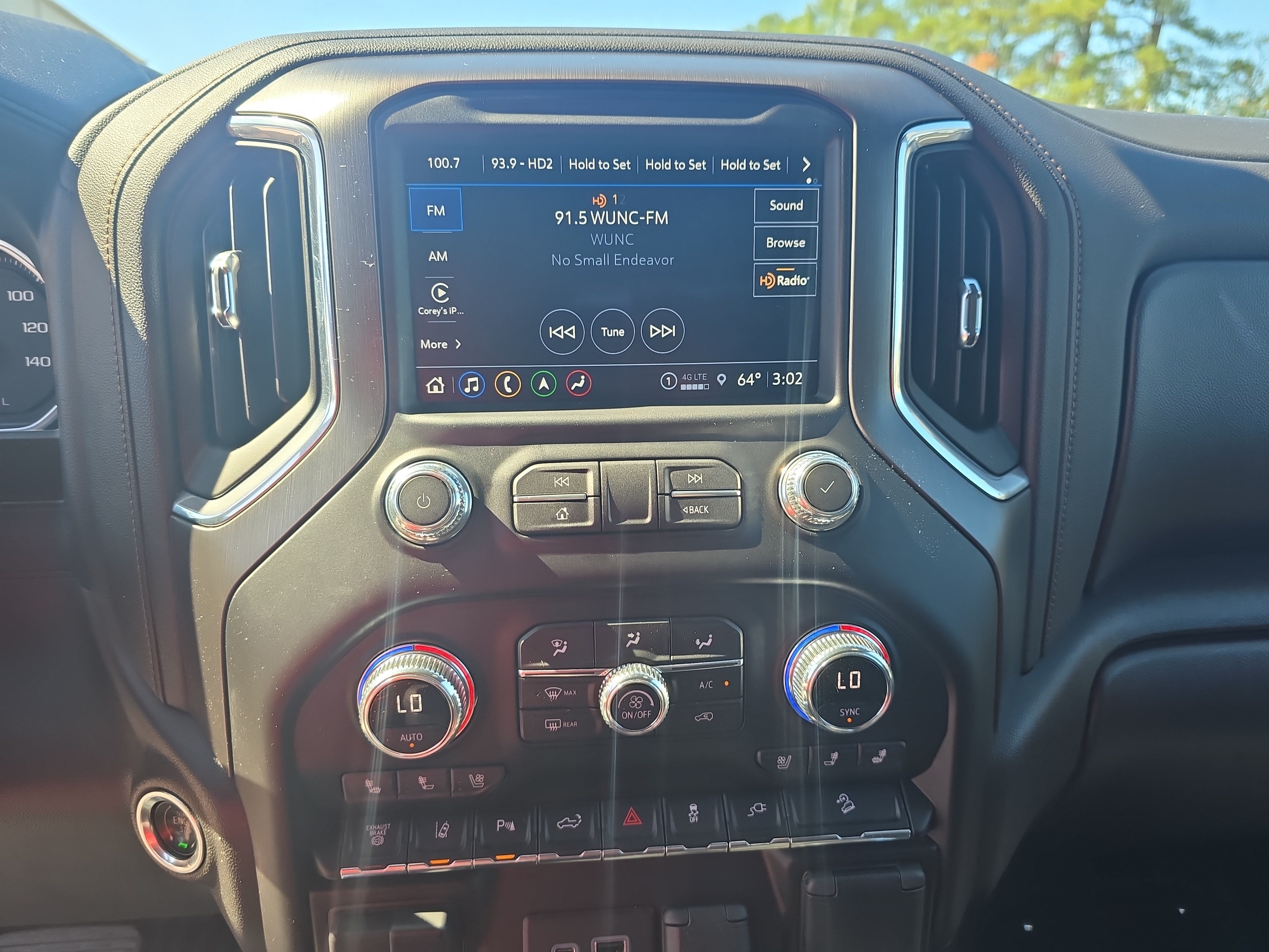 Used 2021 GMC Sierra 2500 AT4 w/ AT4 Preferred Package AWD/4WD image 23
