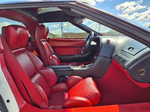 Used 1990 Chevrolet Corvette Coupe RWD image 12