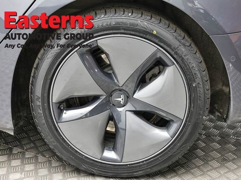 Used 2019 Tesla Model 3 Standard Range image 8