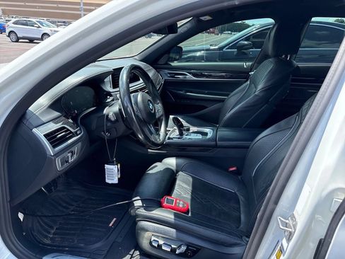 Used 2021 BMW 750i xDrive w/ Executive Package AWD/4WD image 4