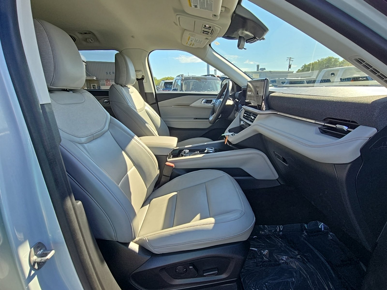 Used 2025 Ford Explorer Active w/ Active Comfort Package AWD/4WD image 45