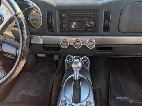 Used 2004 Chevrolet SSR w/ Preferred Equipment Group image 17