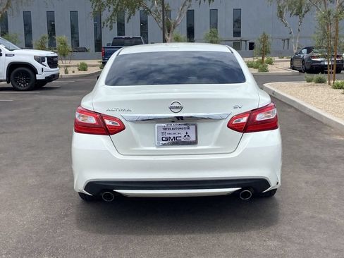 Used 2017 Nissan Altima 2.5 SV w/ Convenience Package FWD image 5
