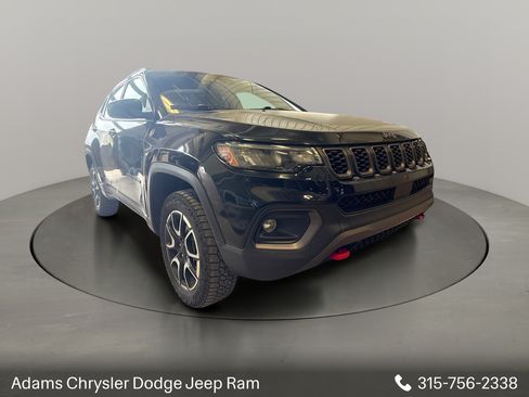 Used 2024 Jeep Compass Trailhawk AWD/4WD image 1
