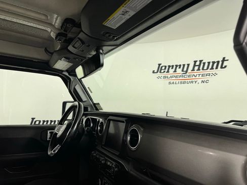 Used 2022 Jeep Wrangler Unlimited Sahara image 29