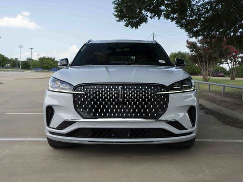 Used 2025 Lincoln Aviator Black Label AWD/4WD image 3