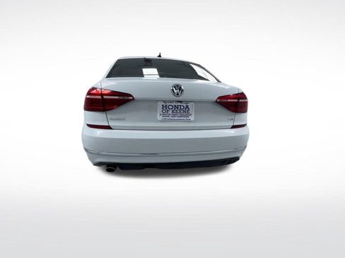 Used 2018 Volkswagen Passat 2.0T R-Line FWD image 10
