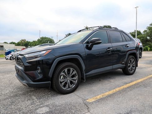 Used 2022 Toyota RAV4 Limited AWD/4WD image 3