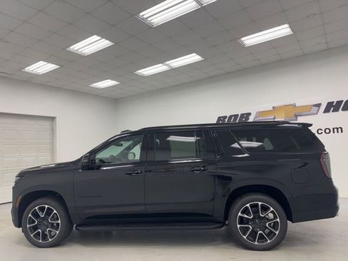 New 2026 Chevrolet Suburban RST w/ RST Capability Package AWD/4WD image 8