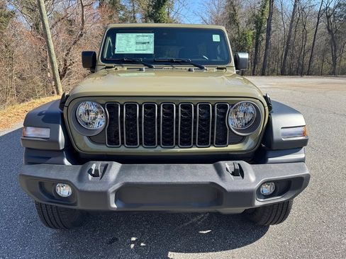 Used 2025 Jeep Wrangler Unlimited Sport image 3