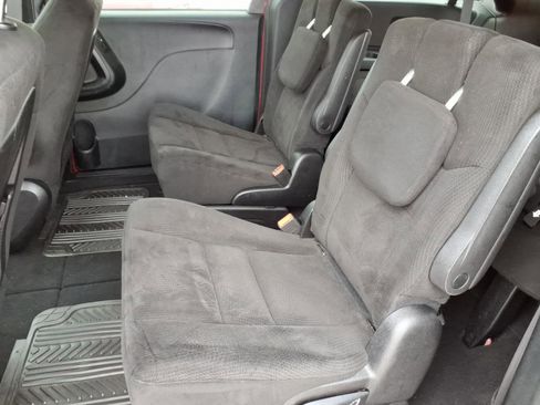 Used 2015 Dodge Grand Caravan SE image 12