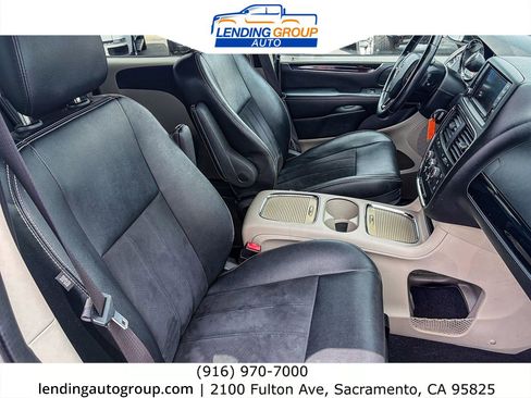 Used 2019 Dodge Grand Caravan SXT FWD image 15