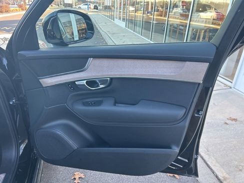 Used 2025 Volvo XC90 B6 Plus image 14