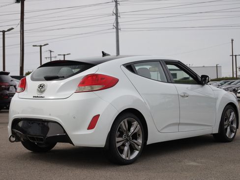 Used 2013 Hyundai Veloster w/ Tech Pkg FWD image 5