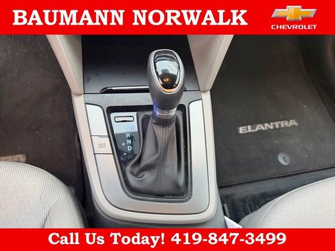 Used 2017 Hyundai Elantra SE image 18