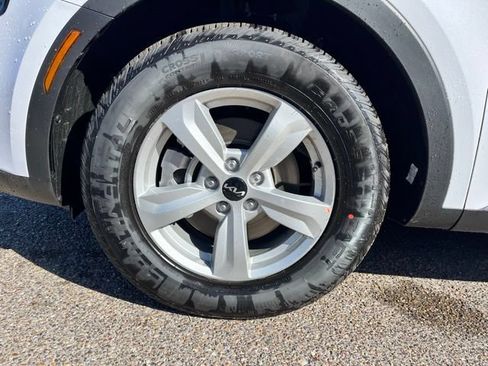 New 2026 Kia Sorento LX FWD image 7