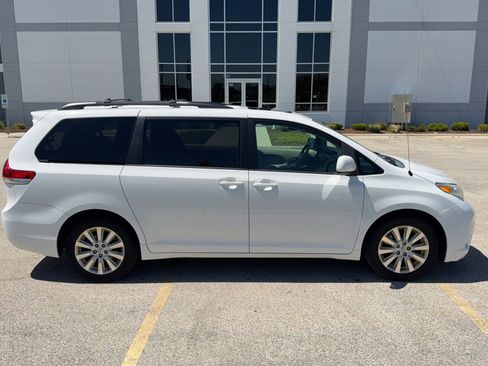 Used 2014 Toyota Sienna XLE AWD/4WD image 4