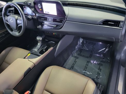 Certified 2025 Lexus ES 350 w/ Premium Package image 18