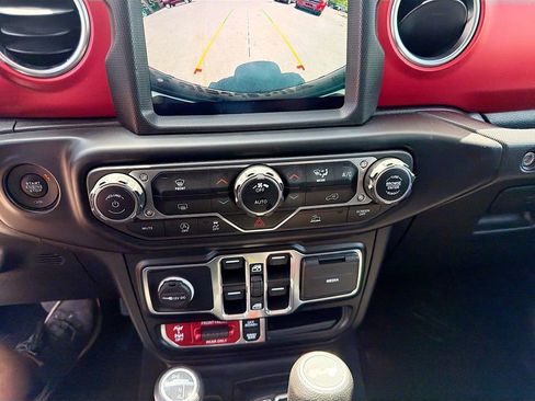 Used 2022 Jeep Wrangler Unlimited Rubicon w/ Dual Top Group AWD/4WD image 32