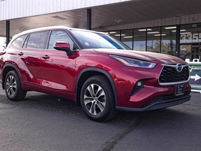 Used 2021 Toyota Highlander XLE