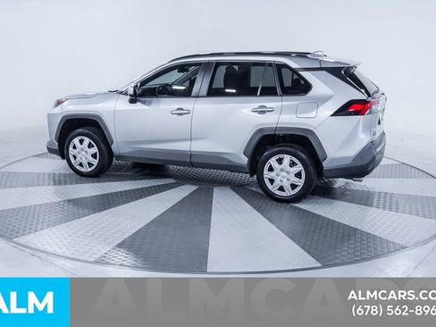 Used 2020 Toyota RAV4 LE FWD image 5