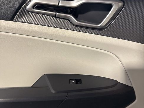 Used 2025 Kia Sportage LX image 22