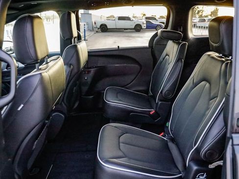 New 2026 Chrysler Pacifica Limited w/ S Appearance Package image 20