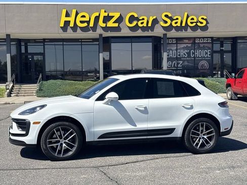Used 2025 Porsche Macan AWD/4WD image 1