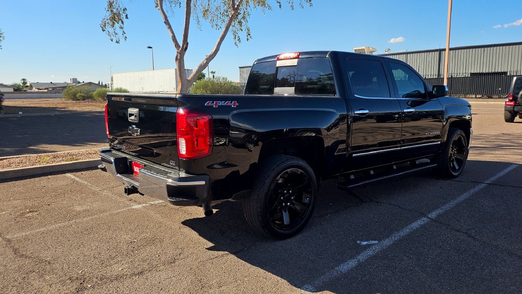 Used 2016 Chevrolet Silverado 1500 LTZ AWD/4WD image 11