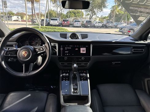 Used 2023 Porsche Macan Turbo image 15