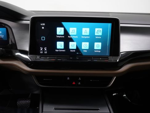 Used 2025 Volkswagen Atlas Cross Sport SE image 19