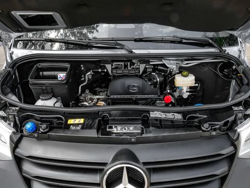 Used 2025 Mercedes-Benz Sprinter 2500 image 34