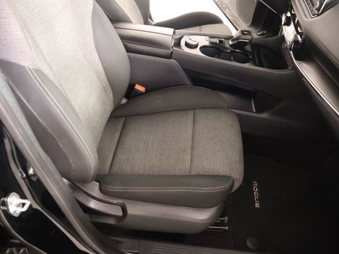 Used 2023 Nissan Rogue SV image 12