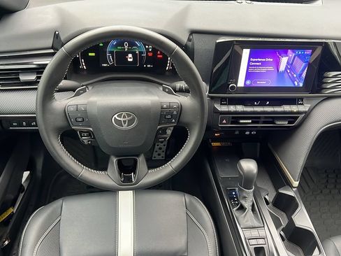 Used 2025 Toyota Camry SE FWD image 13