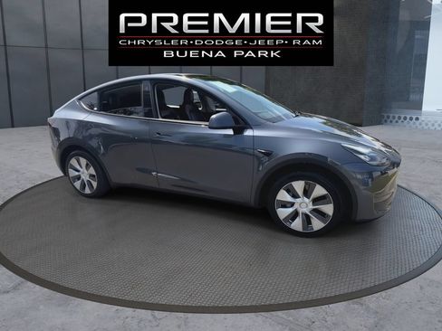 Used 2022 Tesla Model Y Long Range AWD/4WD image 9