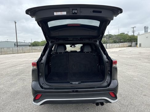 Certified 2021 Toyota Highlander XSE FWD image 21