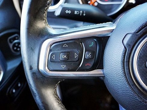 Used 2018 Jeep Wrangler Unlimited Sahara image 36