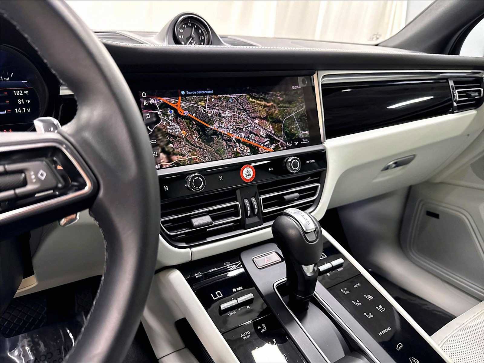 Used 2026 Porsche Macan AWD/4WD image 19