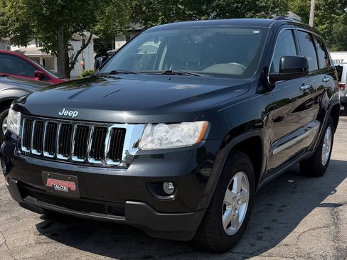 Used 2011 Jeep Grand Cherokee Laredo w/ Security & Convenience Group AWD/4WD image 3