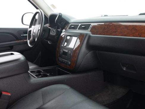 Used 2013 Chevrolet Suburban LT w/ Luxury Package AWD/4WD image 34