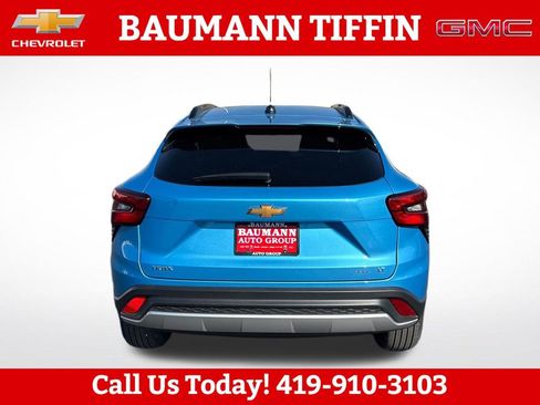 Used 2025 Chevrolet Trax LT w/ LT Convenience Package FWD image 4